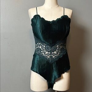 Vintage emerald green pleated chemise size M